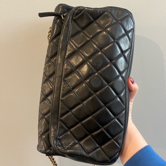 CHANEL Calfskin Quilted Medium CC Classic Flap bag Like New Black purse Pristine - Picture 16 of 16